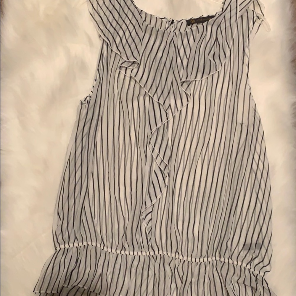 💰❤️Sleeveless sheer black and white blouse!!😊